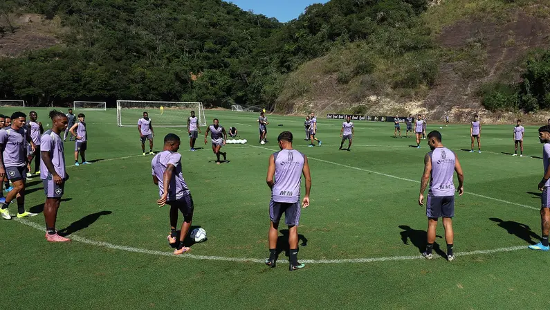 Elenco no treino do Botafogo no Espaço Lonier | Maio 2026