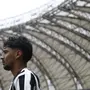 O que explica a insistência de Tite com Cristian Medina como ponta-direita no Botafogo?