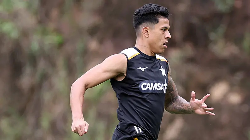 Matheus Martins: ‘Botafogo não merece estar onde estava. Agora temos que olhar para a parte de cima da tabela’