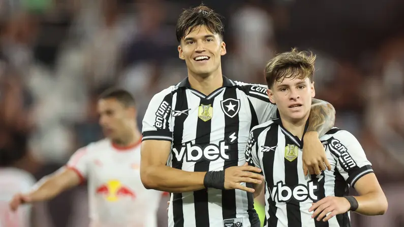 Joaquín Correa e Álvaro Montoro em Botafogo x Red Bull Bragantino | Campeonato Brasileiro 2025