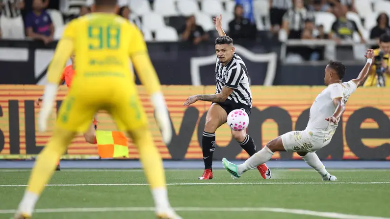 Tite destaca ‘carisma, empatia e presença de área’ de Tiquinho: ‘Tem história no Botafogo, fiquei feliz’