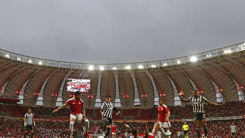 Rafael Sóbis se assusta com Botafogo: ‘Não tem nada. Se não tivesse ganho da Chape, estava brigando grande pelo rebaixamento’