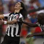 Ídolo do Botafogo, Loco Abreu completa 50 anos