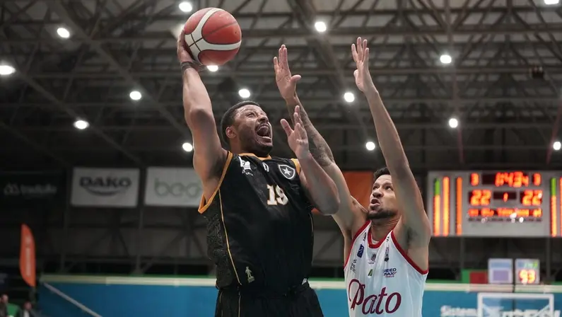 Botafogo sofre virada no minuto final e perde para o Pato Basquete no NBB