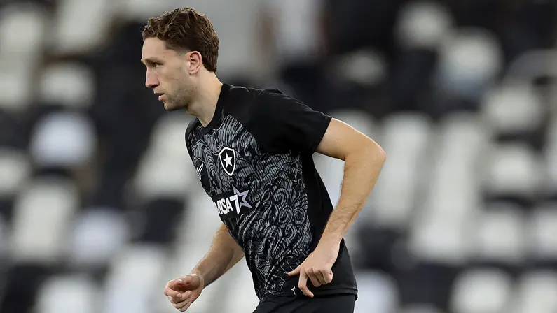 Arthur Chaves fica fora do último treino e deve desfalcar Botafogo de novo contra a Chapecoense
