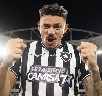 Com contrato com Botafogo até dezembro, Tiquinho não pensa em parar: ‘Enquanto eu tiver lenha para queimar vou dar muito trabalho ainda’