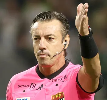 Raphael Claus volta a apitar um jogo do Botafogo após mais de dois anos