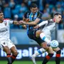 Grêmio vence Athletico-PR e fica a dois pontos do Botafogo; Vasco perde para o Flamengo