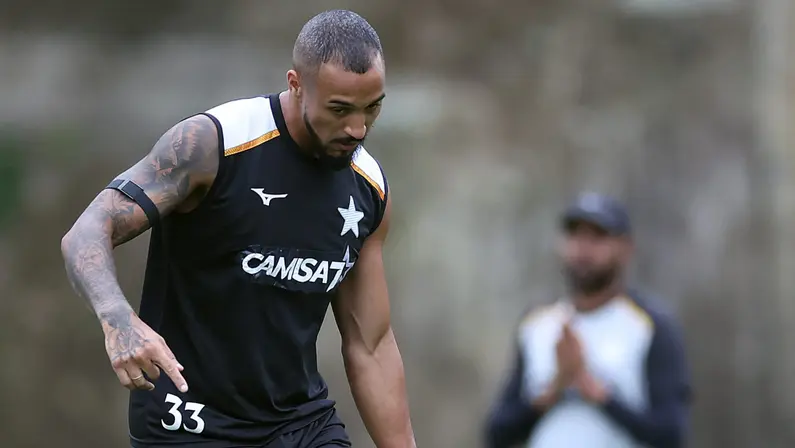 Lucas Monzón treina e pode ser mais um reforço do Botafogo contra o Internacional