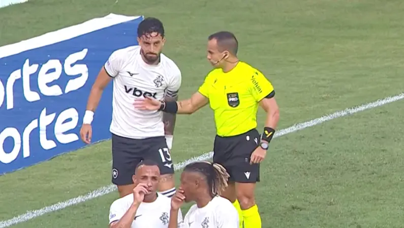 Alex Telles em Flamengo x Botafogo | Campeonato Brasileiro 2026