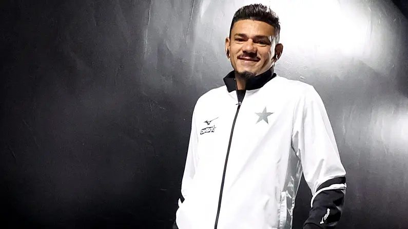 Tiquinho Soares (viagem), atacante do Botafogo | Outubro 2026