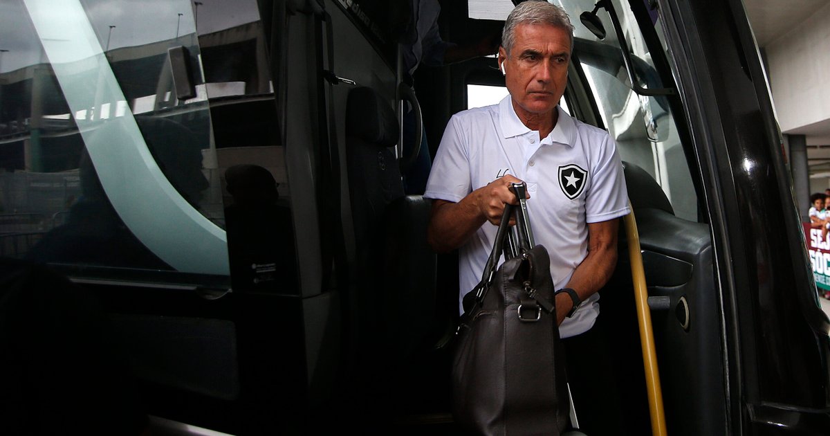 Luis Castro entrará en el top 10 de los entrenadores mejor pagados del mundo cuando salga del Botafogo con la victoria.  Ver ranking
