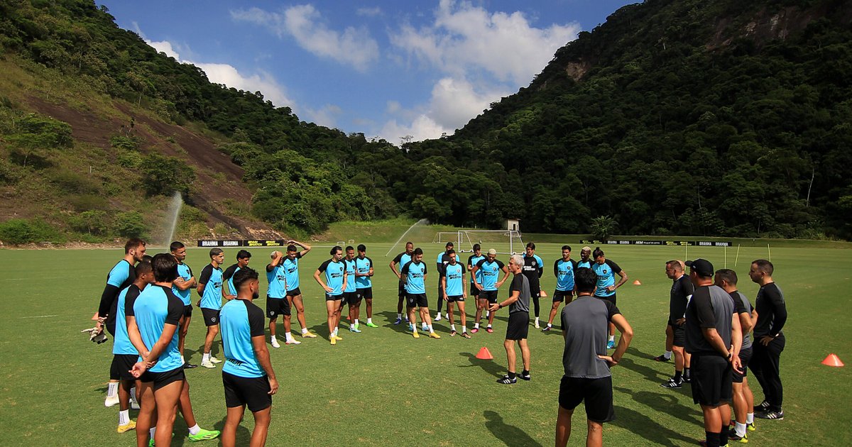 Con cuatro del equipo B, el Botafogo se entrena con 25 jugadores en la víspera del partido ante la Volta Redonda;  ver opciones