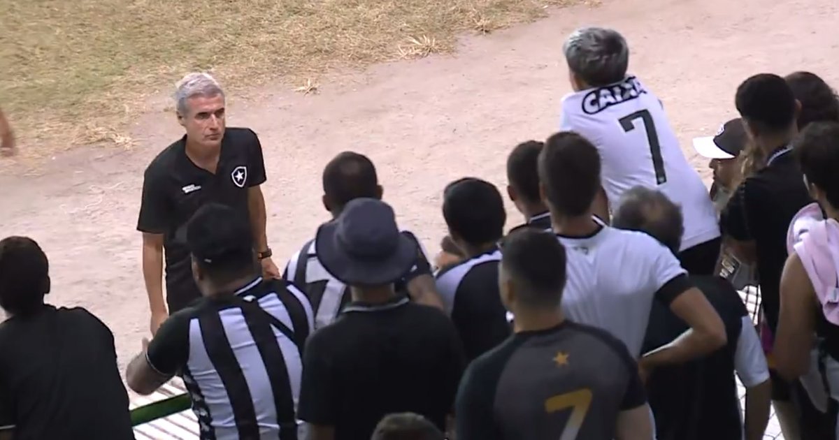 Luis Castro estuvo a punto de chocar con un vaso lanzado por un aficionado del Botafogo tras el empate con el Portuguesa en la isla.