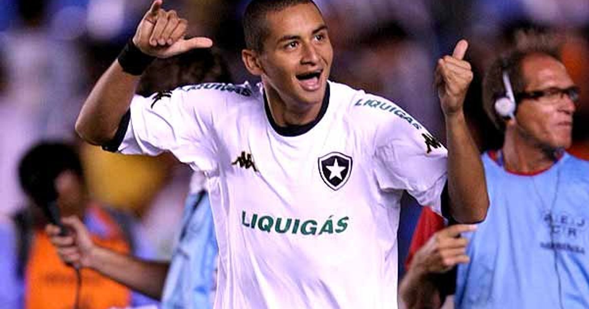 Record holder and second highest scorer in a single season for Botafogo this century, Wellington Paulista announces his retirement from football