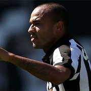 (OFF) Ex-Botafogo, Roger perde espaço e rescinde com o Ceará