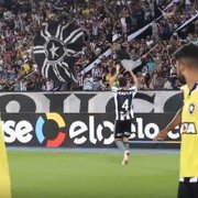 Botafogo divulga imagens de Marcinho aplaudindo torcida após gol. Dê sua opinião!