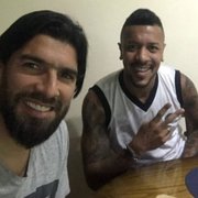 Loco Abreu jogará com zagueiro ex-Botafogo na 2ª divisão do Chile: &#8216;Bem-vindo, papai!&#8217;