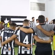 Só rezando! Torcedores do Botafogo puxam Pai Nosso após ver escalação do time no Twitter