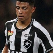 De saída do Botafogo, meia Renatinho atrai interesse do Goiás