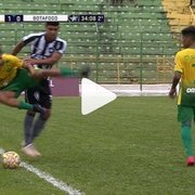 Copinha: Jogador do Botafogo viraliza ao levar caneta e agredir adversário. Veja o vídeo