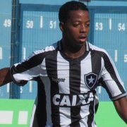 Destaque na Copinha, Ênio renova contrato com Botafogo até 2022