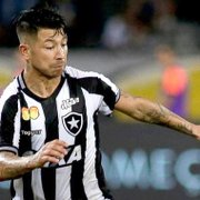 Com R$ 14 milhões, Colo-Colo cogita procurar Botafogo para comprar Leo Valencia