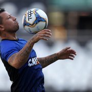 Com febre e indisposição, Leo Valencia pode ser desfalque no Botafogo