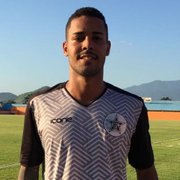 Agente explica situação de Maxwell e considera Botafogo ‘interessante’