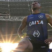La U quer Leo Valencia, mas Botafogo avisa: &#8216;A única é opção é comprá-lo, não há chance de empréstimo&#8217;