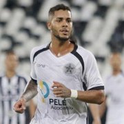 Botafogo propõe empréstimo a Maxwell; estafe do atacante avalia