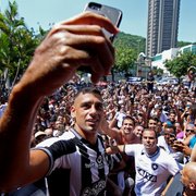 Botafogo envia carta autografada de Diego Souza para &#8216;bombar&#8217; programa de sócios