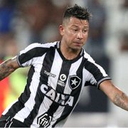 Botafogo não descarta trocar Leo Valencia por atacante da Universidad de Chile