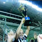 Na Copa Legends, torcida pede Donizete no profissional e Sandro se emociona com título: &#8216;Te amo, Fogão&#8217;