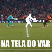 Patrocinadora do Botafogo publica imagem de lance que goleiro do Flamengo deveria ter sido expulso