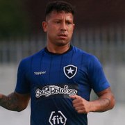 Leo Valencia conversa com Botafogo, se diz focado e quer voltar ao Chile apenas no fim da carreira