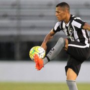 'Rei das assistências', lateral vê fim de contrato sem ter chance no Botafogo