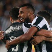 Alex Santana comemora fase de artilheiro e elogia torcida: &#8216;Ama o Botafogo e tem nos apoiado&#8217;