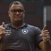 Valentim se encontra com Léo Figueiró e diz que vai levar pontos positivos do basquete para o futebol do Botafogo