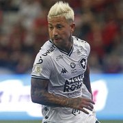 Botafogo chega a acordo para liberar chileno Leo Valencia