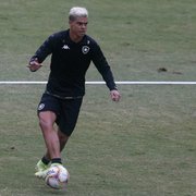 Fernando sofre entorse no joelho e é desfalque no Botafogo; Barrandeguy entra