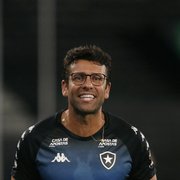 Último campeão pelo Botafogo, Alberto Valentim lamenta: &#8216;Dirigentes ficam na teoria, enganando quem trabalha e torcedores&#8217;