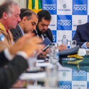Governador do Rio explica por que Carioca não foi suspenso: &#8216;Contato é entre os jogadores, aí é risco deles&#8217; (?!)