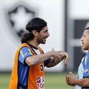 Pagode com Loco Abreu e &#8216;chegadinha&#8217; em Seedorf: Antônio Carlos recorda relação com craques gringos no Botafogo