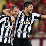 Gigante, líder e monstro: Capitán Carli ganha carinho de companheiros de Botafogo no adeus ao Glorioso