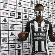 Matheus Babi assina contrato de empréstimo até o fim de 2021 com o Botafogo e veste a camisa