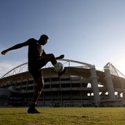 Com pai fanático pelo Botafogo, Maxuel treina no profissional e diz estar realizando um sonho