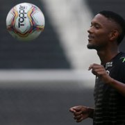 Com poucos zagueiros, Botafogo convoca Wesley, do sub-20, para duelo com Internacional