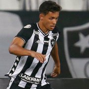Lembra dele? Ex-Botafogo, Davi Araújo fecha contrato de um ano com o Athletico-PR