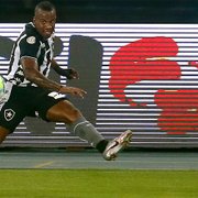 Destaque do Botafogo no início do Brasileirão, Guilherme Santos tem proposta do Figueirense